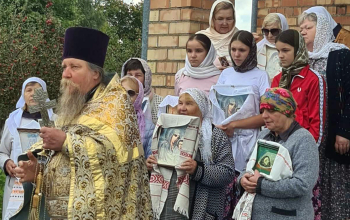 Молебен о страждущих недугом винопития в храме святителя Николая Чудотворца д. Большая Ухолода
