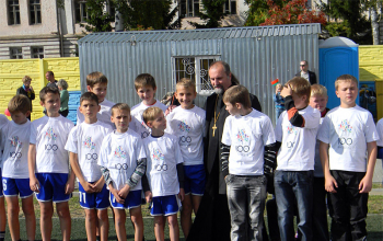 Команды православного клуба на празднике футбола