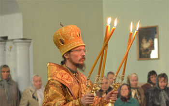 Епископ Вениамин возглавил Литургию в храме д.Бытча