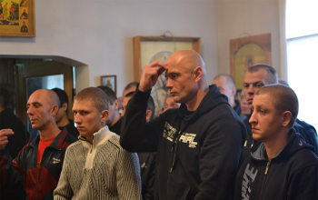 Литургия в храме Святого Праведного Иоанна Кронштадтского в исправительной колонии п.Новосады