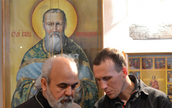 Литургия в храме Святого Праведного Иоанна Кронштадтского в исправительной колонии п.Новосады