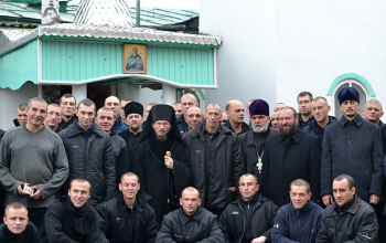 Литургия в храме Святого Праведного Иоанна Кронштадтского в исправительной колонии п.Новосады