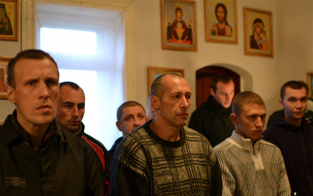 Литургия в храме Святого Праведного Иоанна Кронштадтского в исправительной колонии п.Новосады