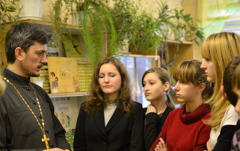 Беседа о.Александра с девятиклассниками средней школы №16