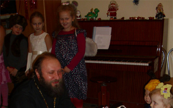 Кружок «Светлячок» с Рождественскими поздравлениями в «Дом малютки»