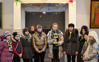 Благодатный огонь в храме Рождества Христова