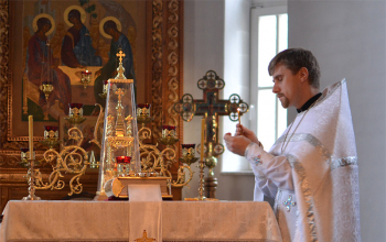 Благодатный огонь в храме Рождества Христова