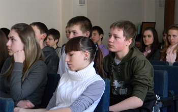 Священник Сергий Башкиров в гимназии № 3