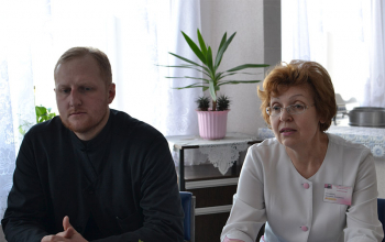 Священник Сергий Башкиров на встрече с пациентками роддома