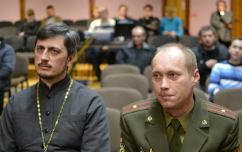 Протоиерей Александр Вербило выступил на родительском собрании в средней школе №24