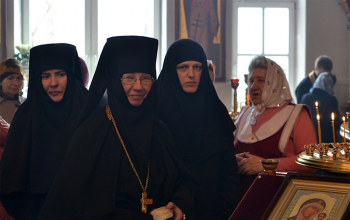 Епископ Борисовский Вениамин совершил Литургию в храме Рождества Христова