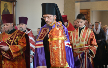 Епископ Борисовский Вениамин совершил Литургию в храме Рождества Христова