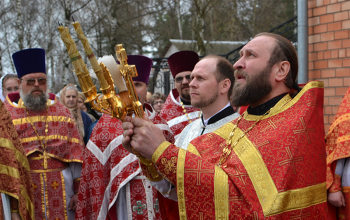 Епископ Борисовский Вениамин совершил Литургию в храме Рождества Христова