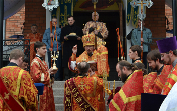 Епископ Борисовский Вениамин совершил Литургию в храме Рождества Христова