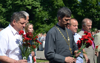 Митинг у памятника жертвам фашизма