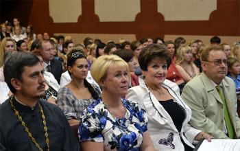 Вручение дипломов в медицинском колледже