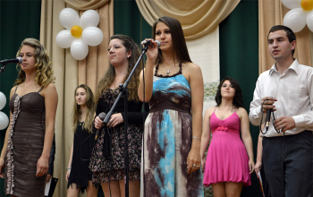 Вручение дипломов в медицинском колледже