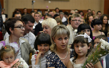 Вручение дипломов в медицинском колледже