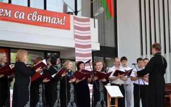 Концерт у Дворца культуры