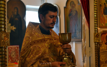 Божественная Литургия в храме Александра Невского