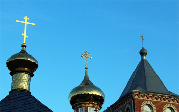 В храме Рождества Христова установлен новый купол с крестом