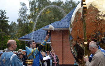 В храме Рождества Христова установлен новый купол с крестом