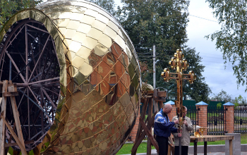 В храме Рождества Христова установлен новый купол с крестом