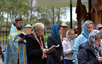 В храме Рождества Христова установлен новый купол с крестом