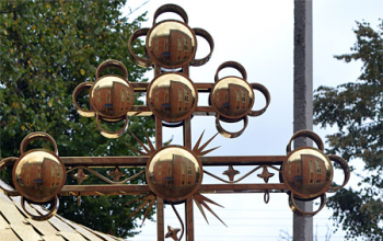 В храме Рождества Христова установлен новый купол с крестом