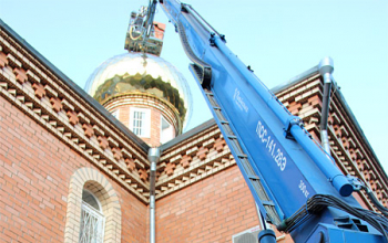 В храме Рождества Христова установлен новый купол с крестом