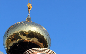 В храме Рождества Христова установлен новый купол с крестом