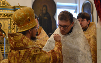 Литургия и хиротония в храме Александра Невского в 18-ую неделю по Пятидесятнице