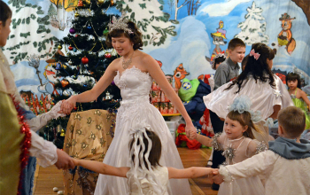 Священник Сергий Башкиров поздравил детей из социального приюта с Новым годом и Рождеством