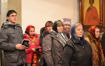 Благодатный огонь доставлен в храм Рождества Христова