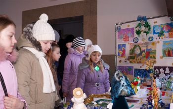 Выставка рисунков и поделок в храме Рождества Христова (обновлено)