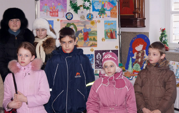Выставка рисунков и поделок в храме Рождества Христова (обновлено)