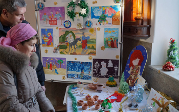 Выставка рисунков и поделок в храме Рождества Христова (обновлено)