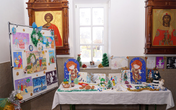 Выставка рисунков и поделок в храме Рождества Христова (обновлено)