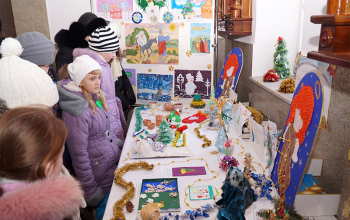 Выставка рисунков и поделок в храме Рождества Христова (обновлено)