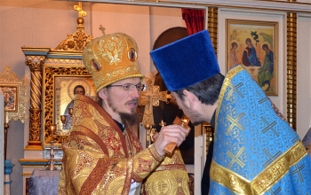 Владыка Вениамин возглавил Божественную литургию в храме святого Александра Невского