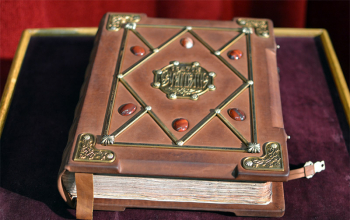 Факсимильное издание Слуцкого Евангелия торжественно передано в Борисовскую библиотеку