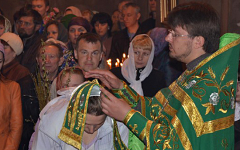 В Вербное Воскресение владыка Вениамин совершил первую Литургию в Свято-Воскресенском соборе г.Борисова