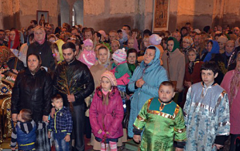 В Вербное Воскресение владыка Вениамин совершил первую Литургию в Свято-Воскресенском соборе г.Борисова