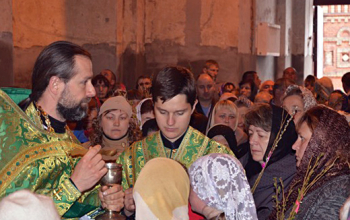 В Вербное Воскресение владыка Вениамин совершил первую Литургию в Свято-Воскресенском соборе г.Борисова