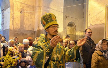 В Вербное Воскресение владыка Вениамин совершил первую Литургию в Свято-Воскресенском соборе г.Борисова