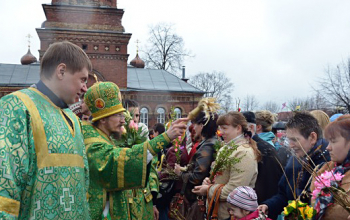 В Вербное Воскресение владыка Вениамин совершил первую Литургию в Свято-Воскресенском соборе г.Борисова