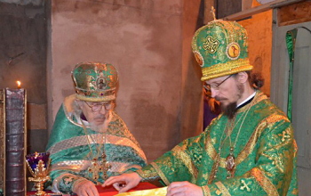 В Вербное Воскресение владыка Вениамин совершил первую Литургию в Свято-Воскресенском соборе г.Борисова