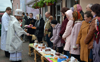 Епископ Борисовский Вениамин совершил Литургию в Свято-Воскресенском кафедральном соборе