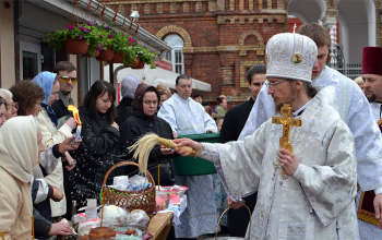 Епископ Борисовский Вениамин совершил Литургию в Свято-Воскресенском кафедральном соборе