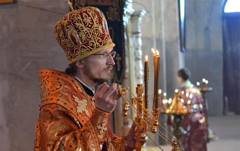 Пасха 2013: Епископ Вениамин возглавил Великую вечерню в Свято-Воскресенском соборе 